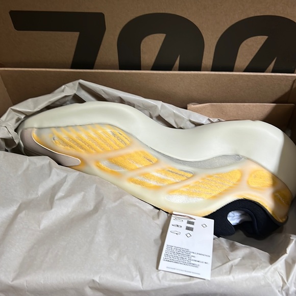 Adidas Yeezy 700 V300 Sunflower Size 11 Men